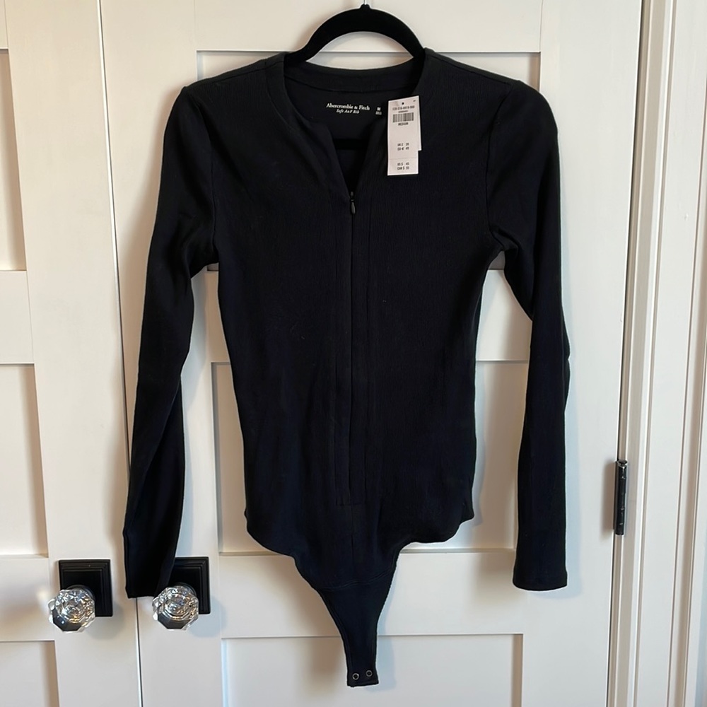 NWT Abercrombie Zip Up Bodysuit - Sz M